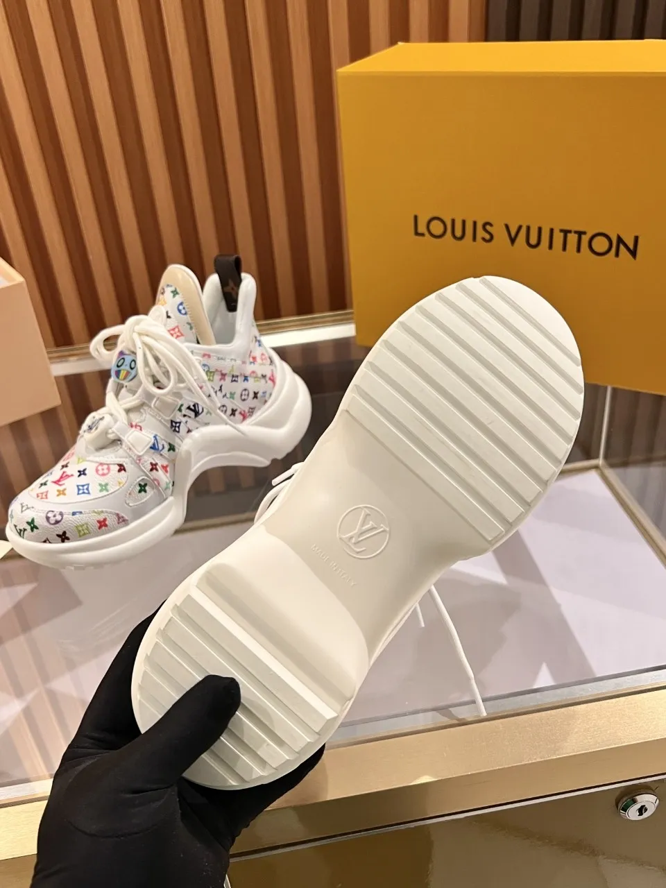 👟👟Ex-factory price 720👟👟 This three-color LV is different. 2025 new Murakami Takashi co-branded black three-color LV fancy button model Archlight donkey brand hardware casual sports dad shoes with an increased heel height of about 5.5cm, 35-41 white letter buckle